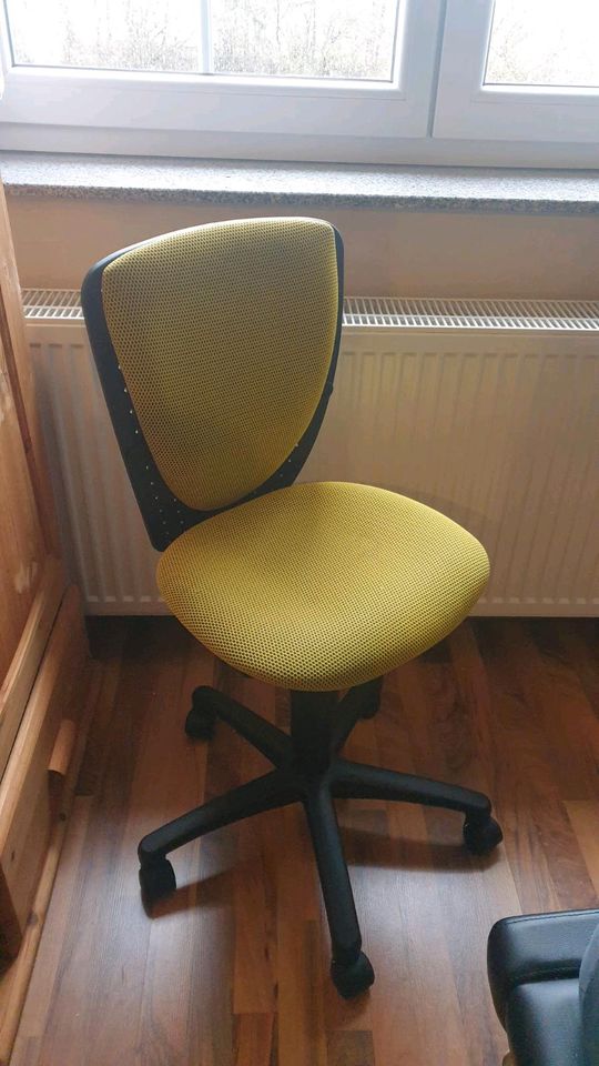Büro-/ Schreibtischstuhl mit verstellb. Rückenteil gelb schwarz in Baunatal