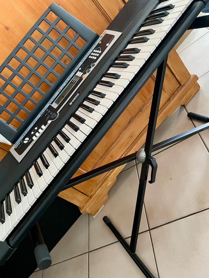 Yamaha YPT-210 Keyboard in Vallendar