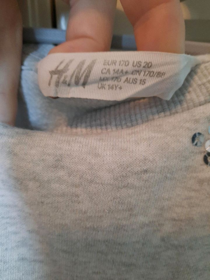Pullover  Sweatshirt Gr.170 Pailletten in Bremen