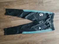 Adidas Trainings Hose Größe 152 Niedersachsen - Drage Vorschau
