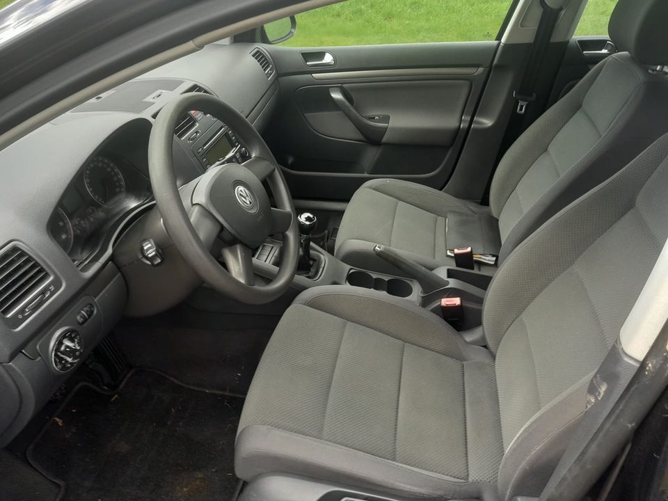 Volkswagen Golf 1.6  Benzin in Wiehl