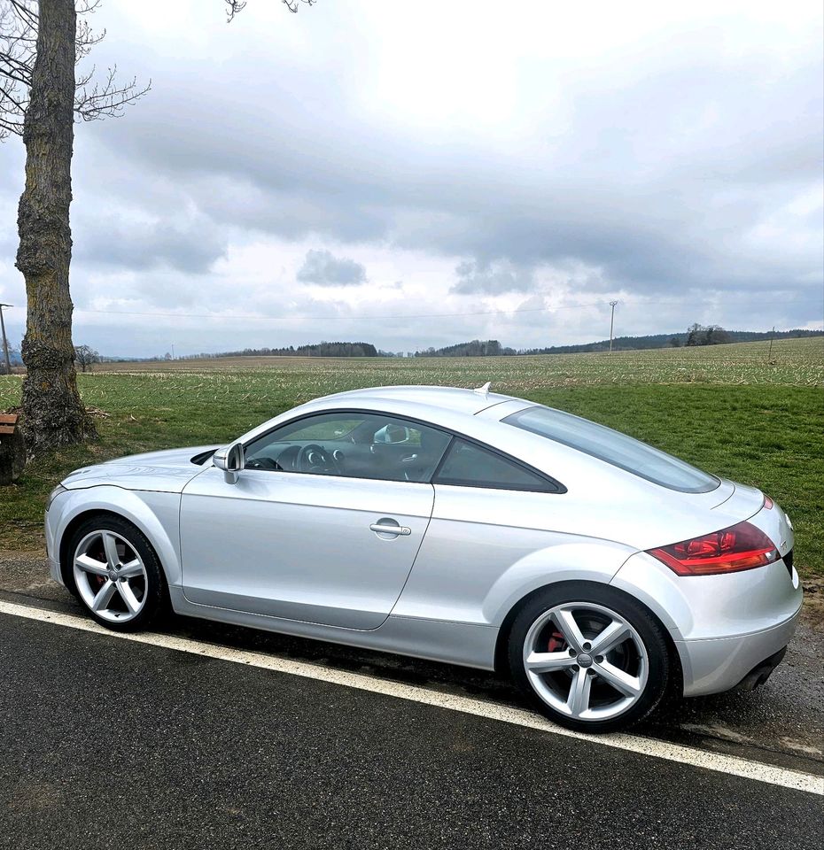 Audi TT 8j 2.0 TFSI mit 250 Ps, mit BRC Gasanlage LPG, TÜV neu in Überlingen