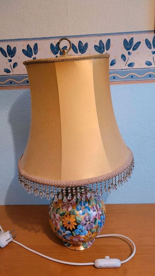 Vintage Tischlampe Lampenschirm Italien Handmade Blume in Berlin