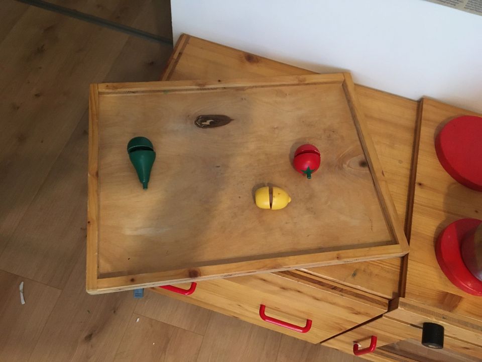 "Handemade" Kinderküche Schrank solide rollbar umbaubar in Frankenhardt