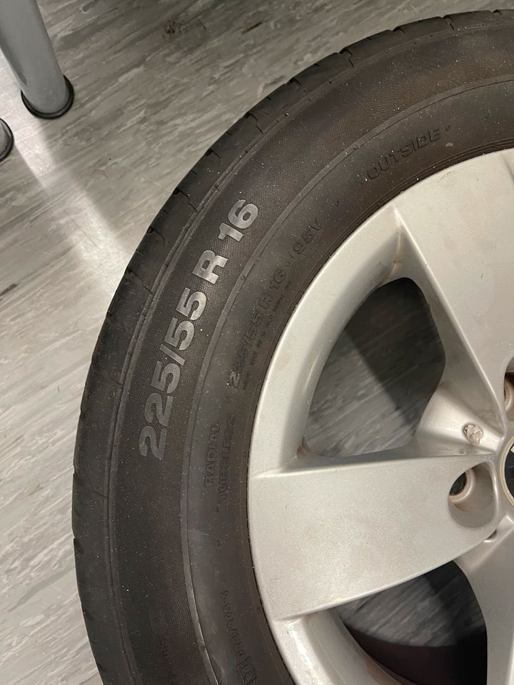 4 Reifen  mit Felgen für BMW  225/55 R 16 in Krailling
