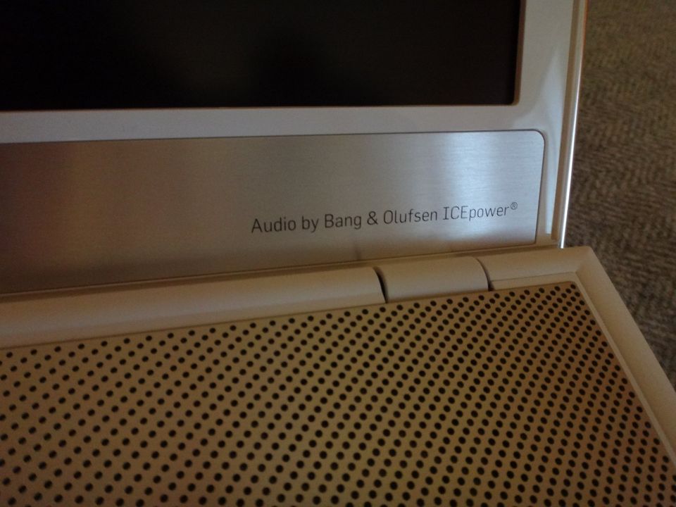 ASUS N55SF Weiß Hochglanz  i5 15,6" 1TB Samsung SSD Win10 B&O 8GB in Altenburg