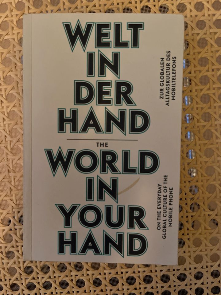 Welt in der Hand / the world in your hand Buch Spector in Berlin