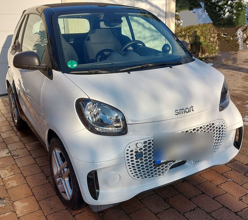 smart EQ fortwo cabrio 22 kW-Bordlader mit Schnellladefunktion in Metzingen