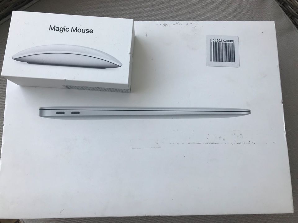 Apple Macbook Air 2020 A2179 und Magic Mouse in Berlin