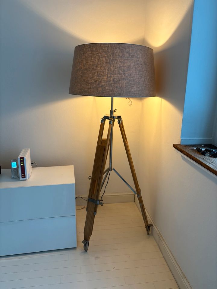Stylische Stehlampe in Gelsenkirchen