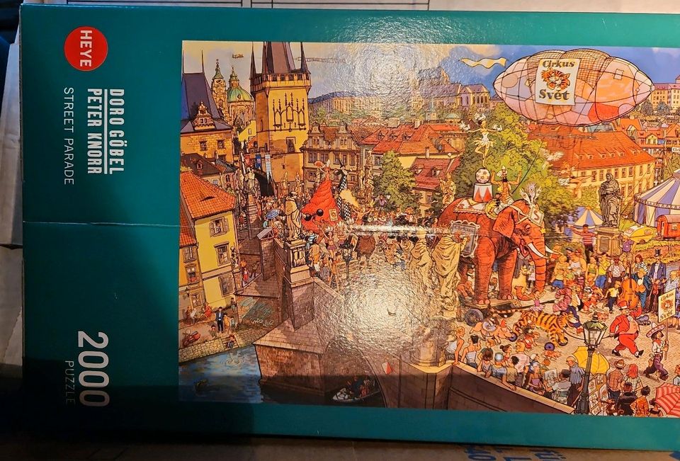 2000 Teile Puzzle Heye Street Parade in Reinfeld