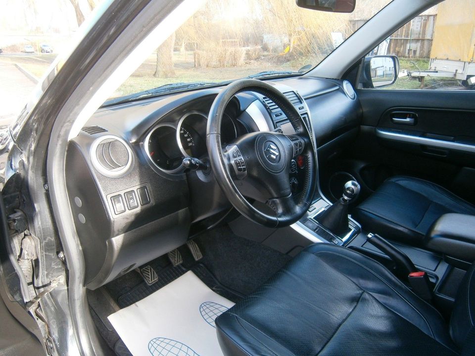 Suzuki Grand Vitara 4x4 1.9 DDiS X30 AHK LEDER ENON NAV in Demmin