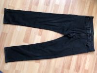 Uniqlo Jeans schwarz Gr. 34/34 Niedersachsen - Estorf Vorschau