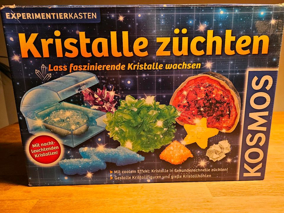 KOSMOS 'Kristalle züchten' in Kiel