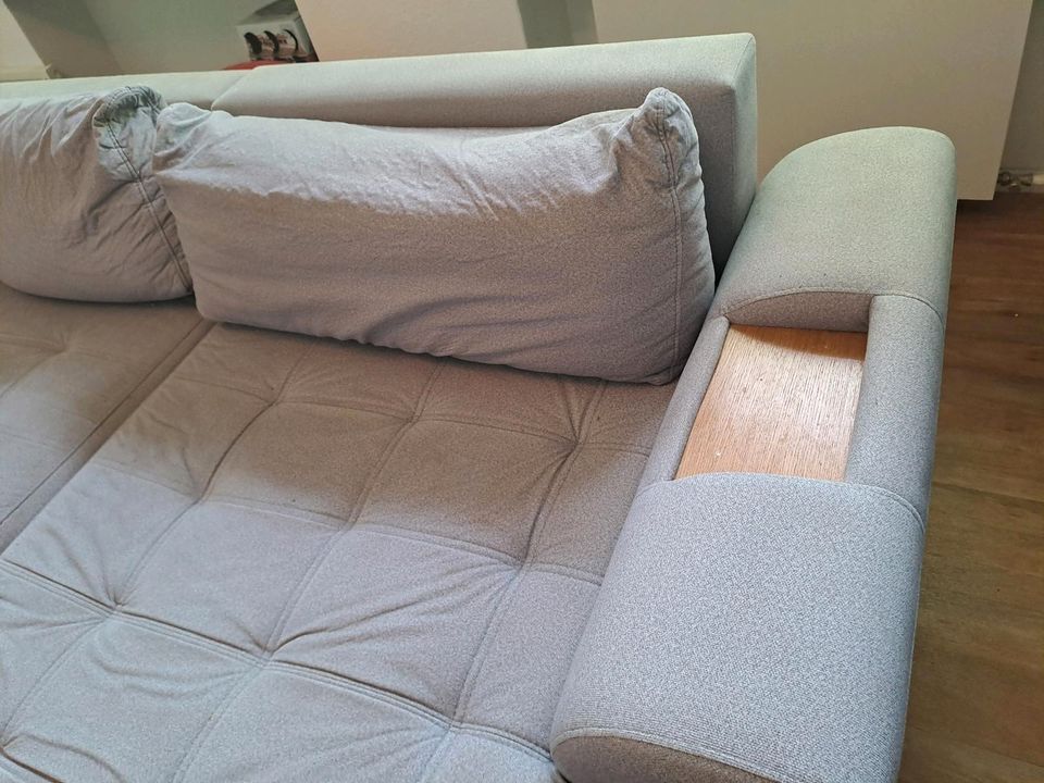 Couch, Sofa, hell grau mit Bettkasten und Bettfunktion in Frankfurt am Main