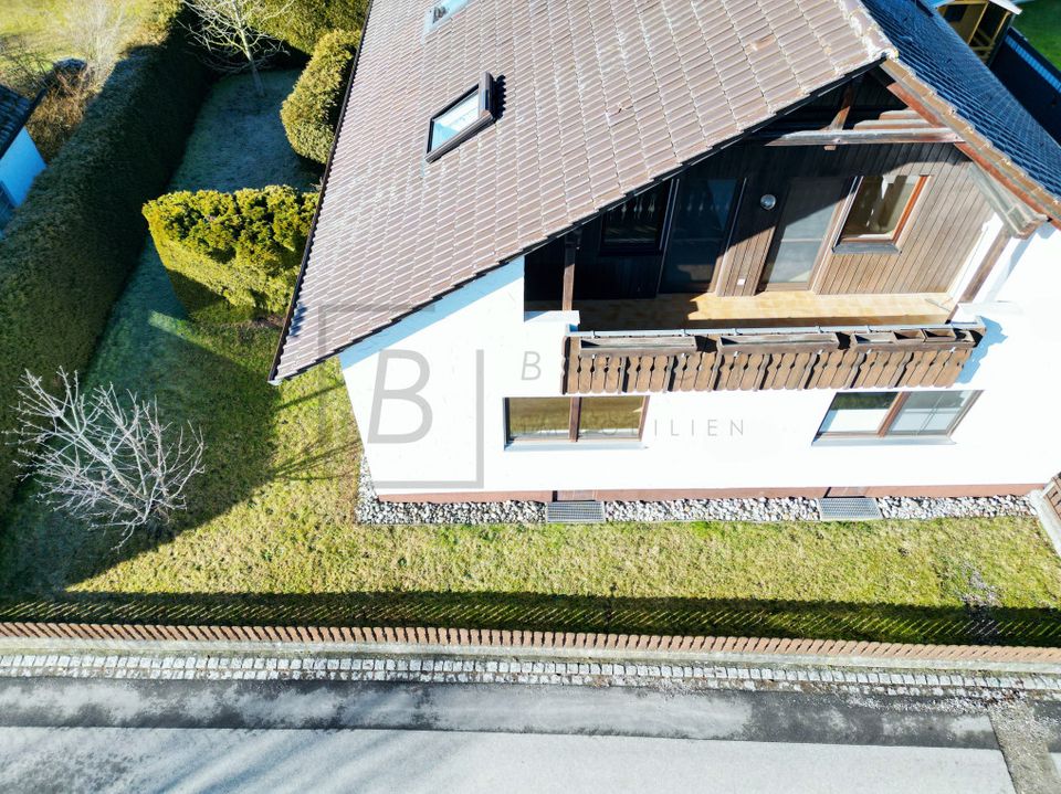 Gepflegtes Zweifamilienhaus mit Garten: Nur 3 km von Krumbach entfernt! in Breitenthal