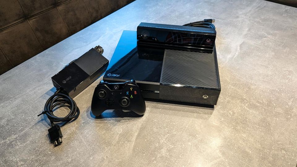 Xbox One 500GB + Kinect (ohne Halo) + Controller in Bonn