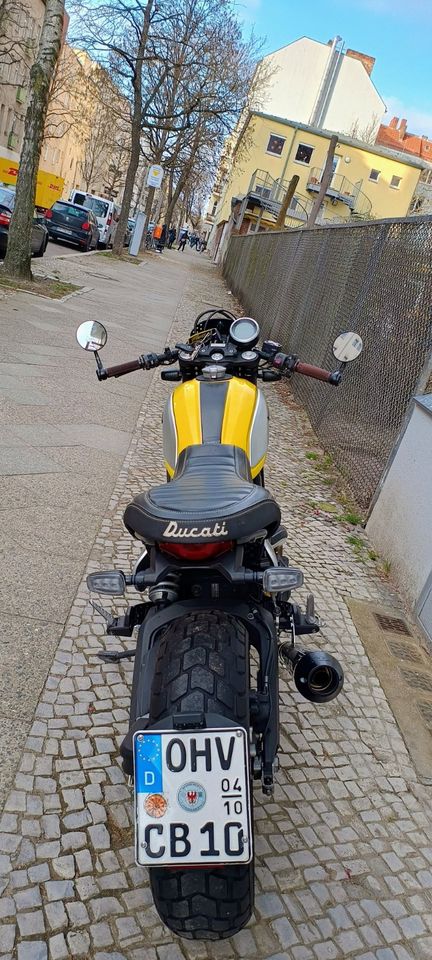 Ducati Scrambler Rizoma Cafe Racer in Berlin