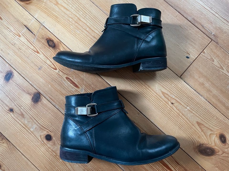 Klassische Chelsea Leder Boots Stiefel Gr.40 in Asperg