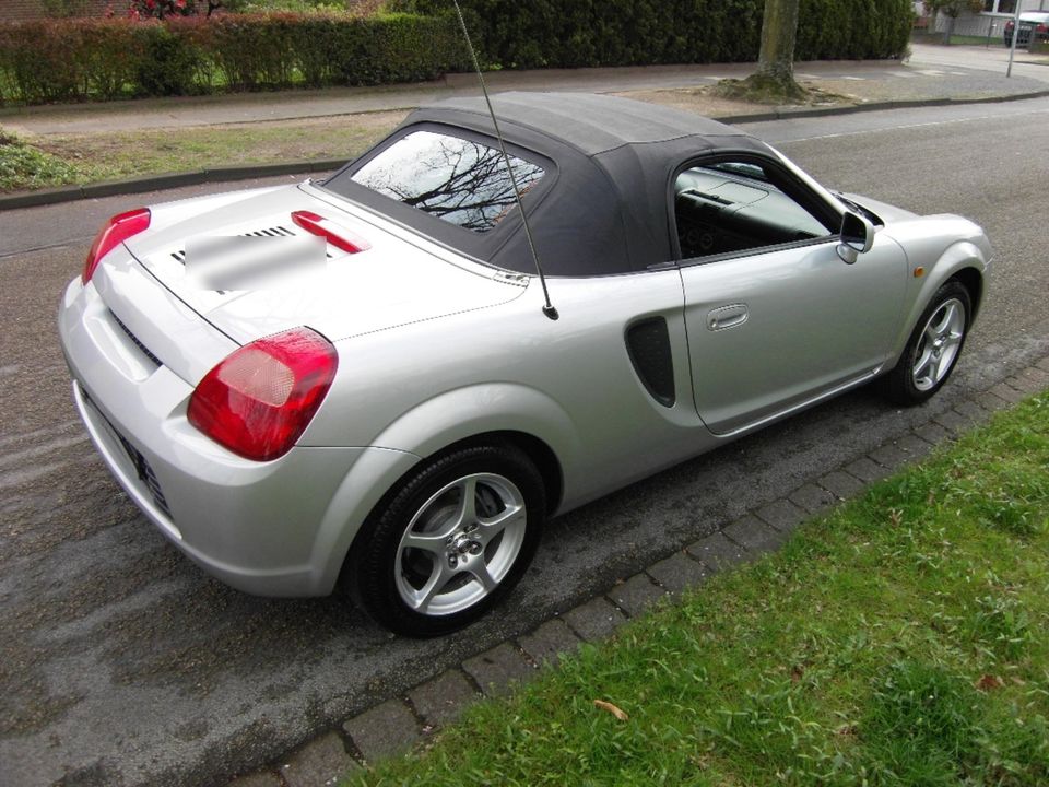 Toyota MR 2 Neuzustand, Sammlerfahrzeug in Hamburg