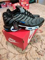 Sneaker  &  Nike plus tn Köln - Höhenberg Vorschau