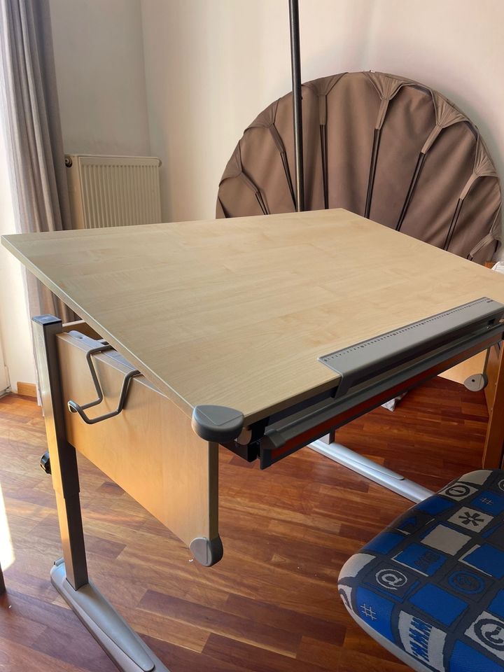 Kettler Kinderschreibtisch mit passendem Schreibtischstuhl in Freising