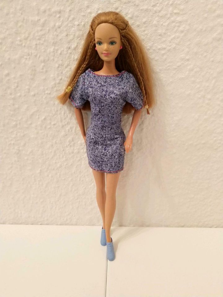 Barbie Anziesachen Klamotten Kleider. Pro Kleidung 15 € in Berlin