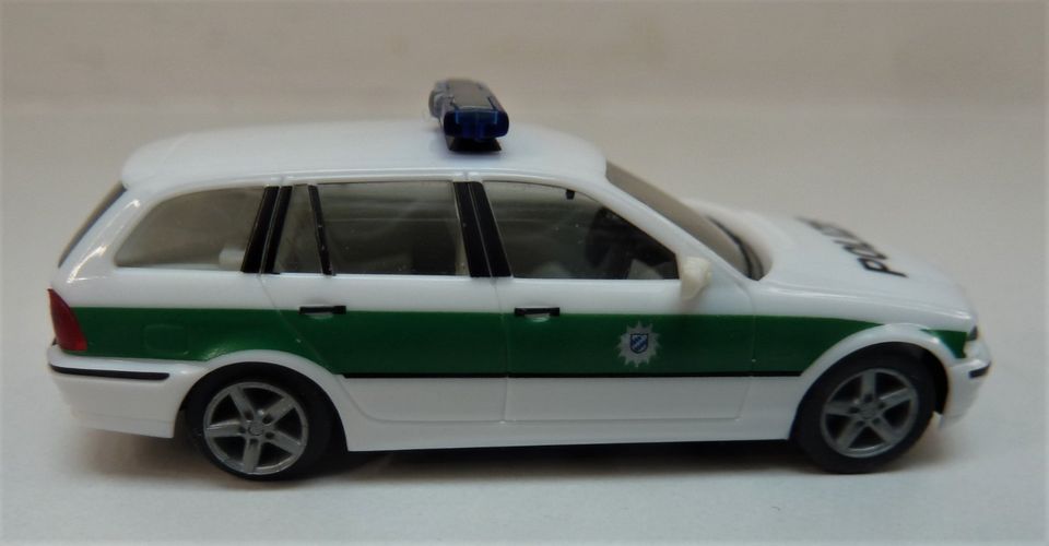 Modellauto BMW 3er Touring 'Typ E46' (Herpa H0) 'Polizei' m.Box in Idstein