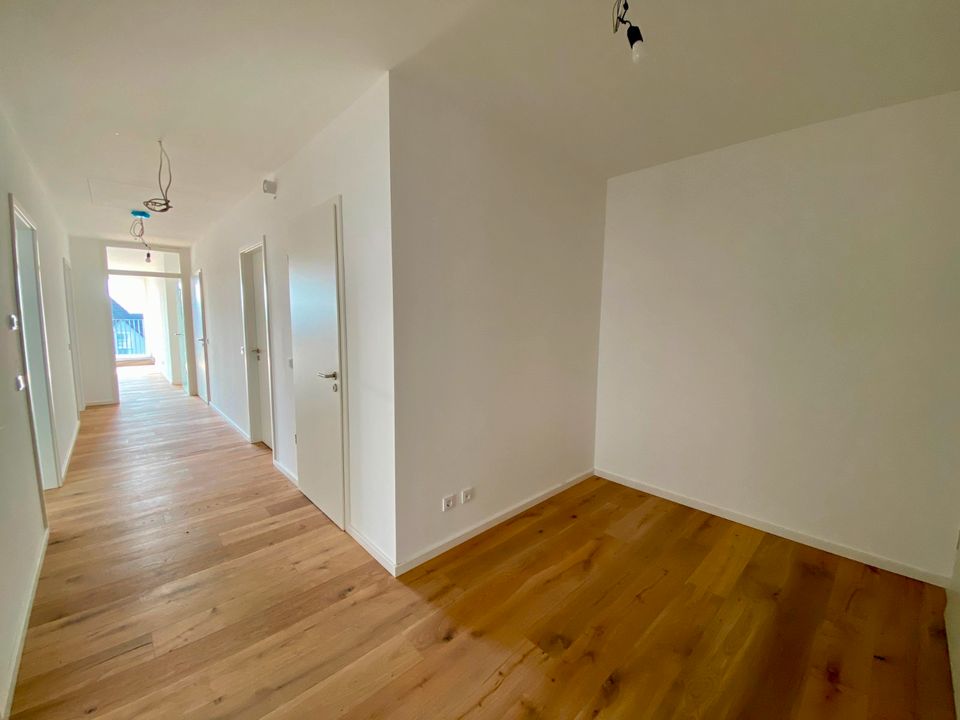 Exklusive 4-Zimmer Neubau Wohnung mit EBK in Frankfurt am Main