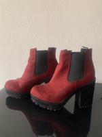 Rot schwarze Boots / Stiefel mit Absatz Nordrhein-Westfalen - Arnsberg Vorschau