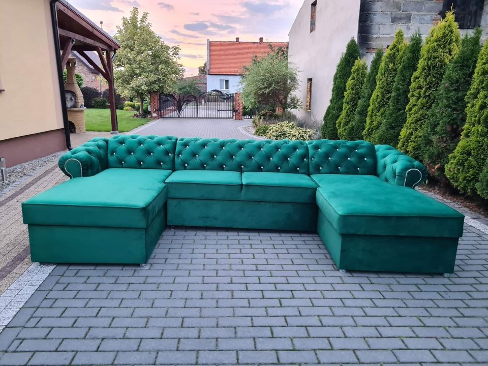 Ecksofa mit Schlaffunktion /Sofa Chesterfield/ Couch / Wohnzimmer in Berlin