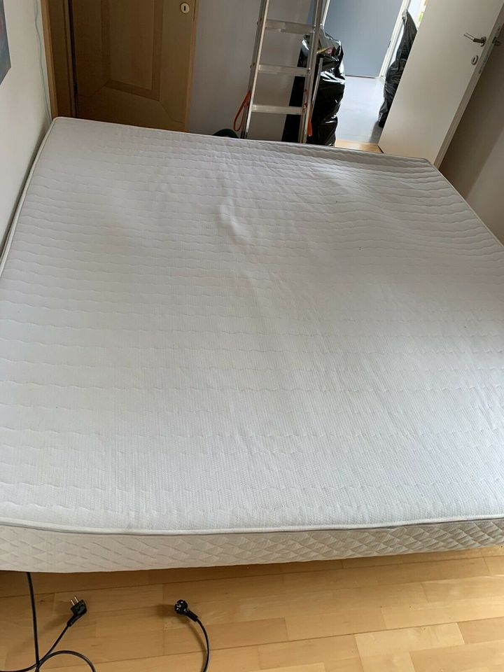 Wasserbett mit Gestell 200cm x 200cm zu verkaufen in Brannenburg