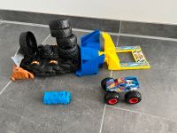 Hot Wheels mit beweglicher Strecke - Spielzeug München - Untergiesing-Harlaching Vorschau