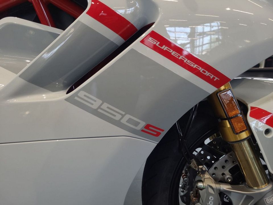 Ducati Supersport S in Lage