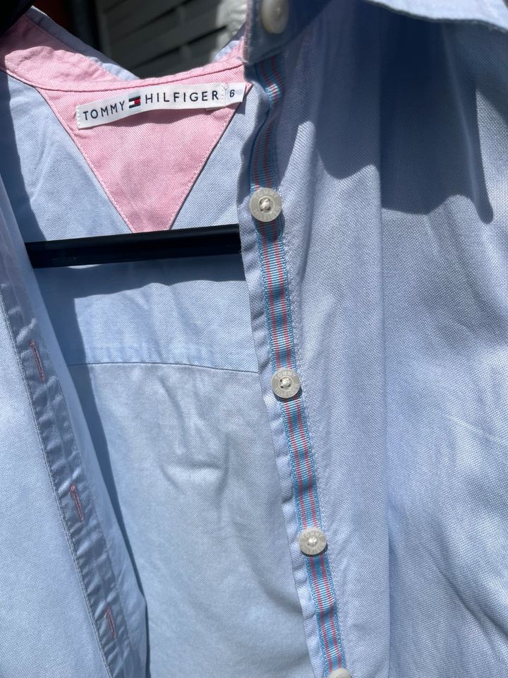 Bluse Tommy Hilfiger Gr. 38 blau hellblau mit rosa Hemd in Nürnberg (Mittelfr)