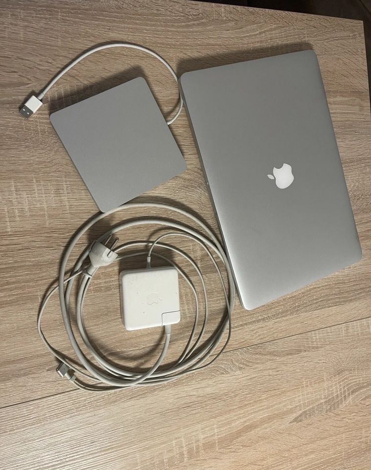 MacBook Pro Model A1398 EMC 3881 in Halle