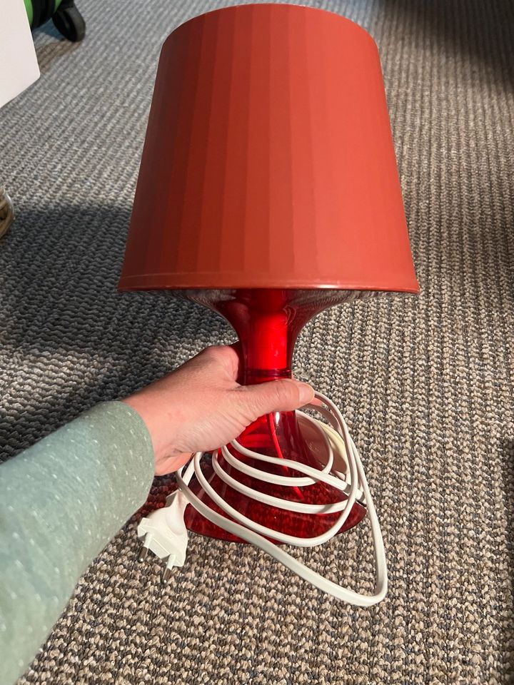 Rote Nachttischlampe Ikea in Hanau