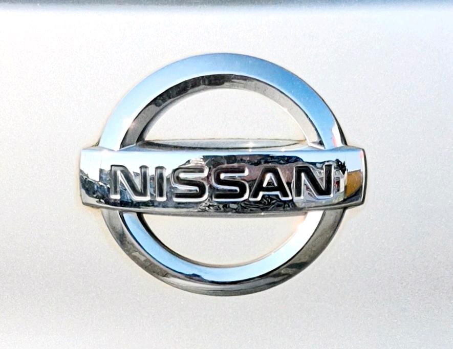 Nissan Micra Stoßstange vorne silber in Essen