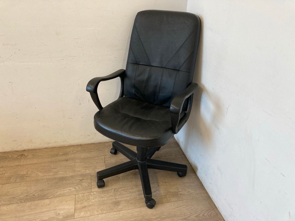 #A Schreibtischstuhl schwarz Bürostuhl Drehstuhl Kunstleder Büro in Burgstädt