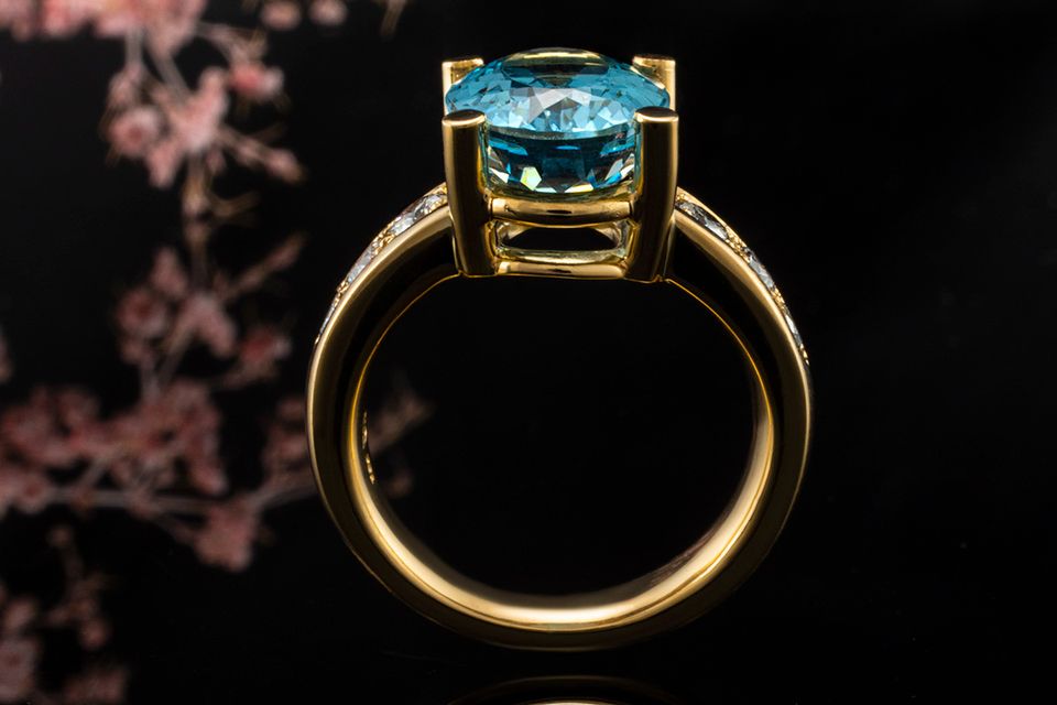 Ring mit Aquamarin Oval Gelbgold 750 Goldschmiedearbeit Diamanten in Wegberg