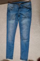 Hellblaue Jeans mit Auswaschung, Skinny Low, Größe 30/32 Hessen - Groß-Bieberau Vorschau