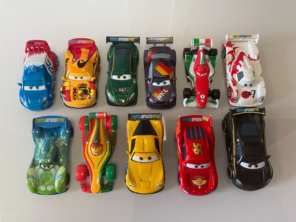 Disney Cars World Grand Prix Set -11 Autos- komplett in Haiger