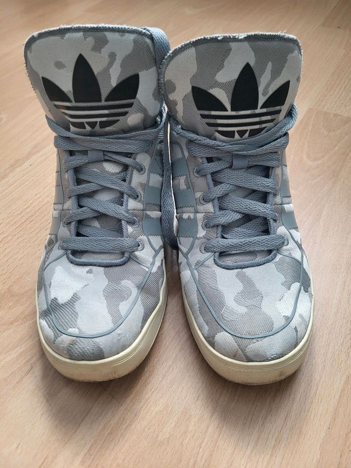 Adidas Schuhe Hardcourt Hi Big Logo (Farbe: grau camouflage) in Köln -  Weidenpesch | eBay Kleinanzeigen ist jetzt Kleinanzeigen