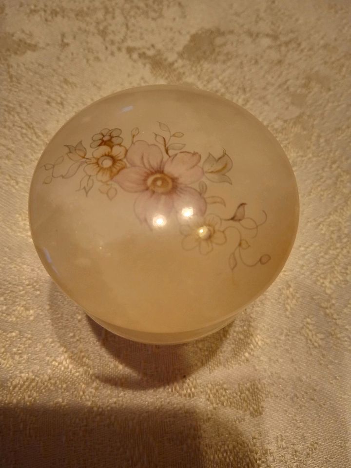 Pillendose Alabaster Marmor mit Rose neu in Rohrdorf