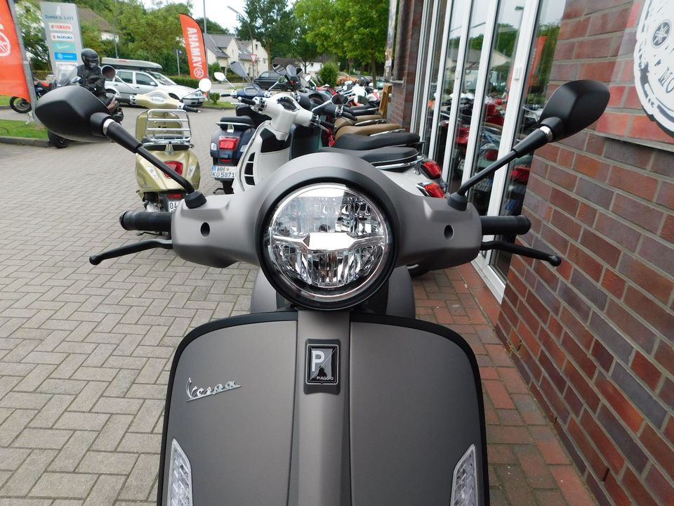 Vespa GTS 125 SUPER TECH BLACK EDTION BY D&L in Hamburg