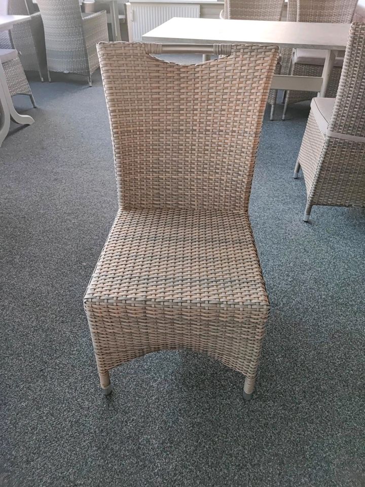 Rattan Stuhl in grau mit waschbaren Bezügen in Bremen