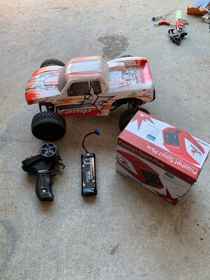 Horizon Hobby AMP MT RC Car mit Ladegerät und FB in Unna