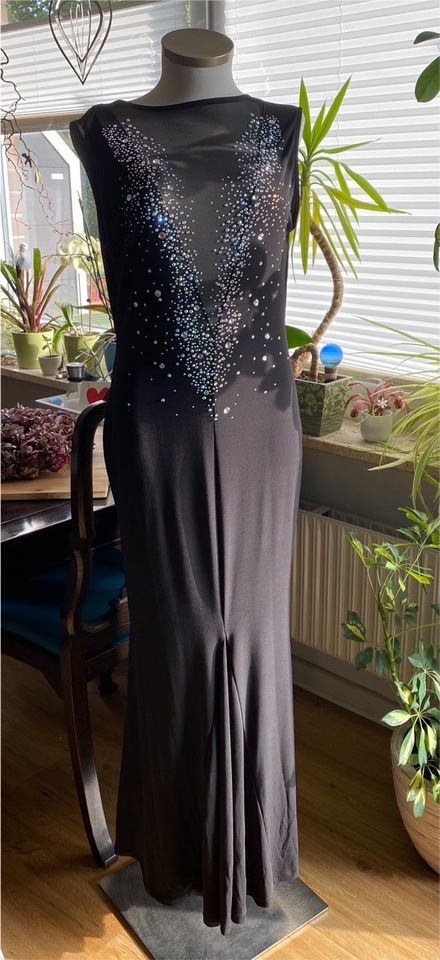 Schwarzes Kleid Größe 40/42 mit Glitzersteinchen in Büdelsdorf