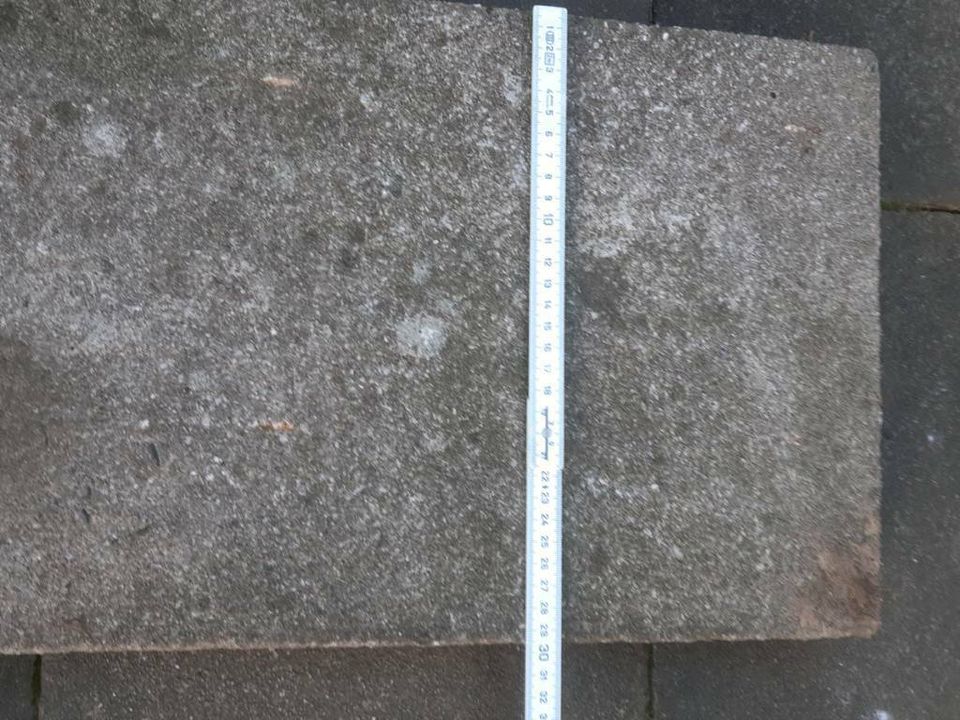 1 Stein Platte 60x30 cm zu verschenken in Heusenstamm