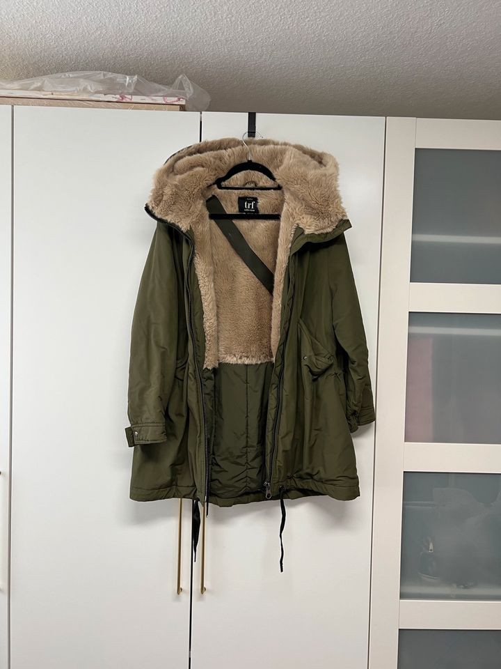 Jacke Mantel grün warm Zara in Wiesbaden